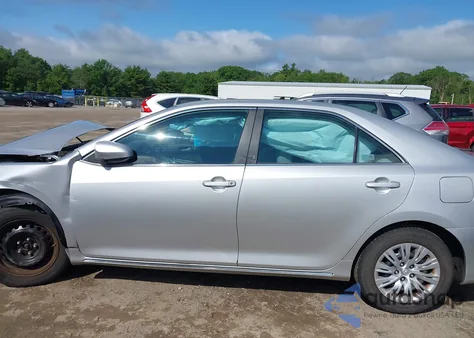 2012 Toyota Camry Le z USA, uszkodzony, nr VIN 4T4BF1FK5CR172206